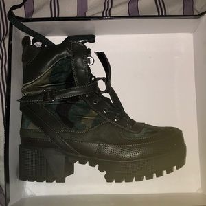camo combat boot
